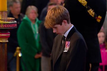 Viewers all say the same thing about Queen's grandson, 14, during vigil